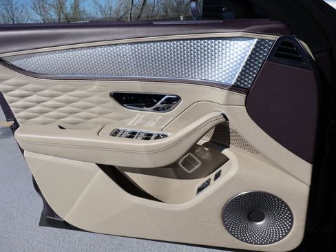 Used 2023 Bentley Flying Spur Azure image 41