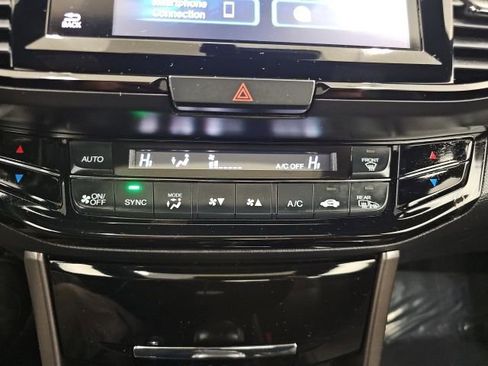 Used 2017 Honda Accord Touring image 25
