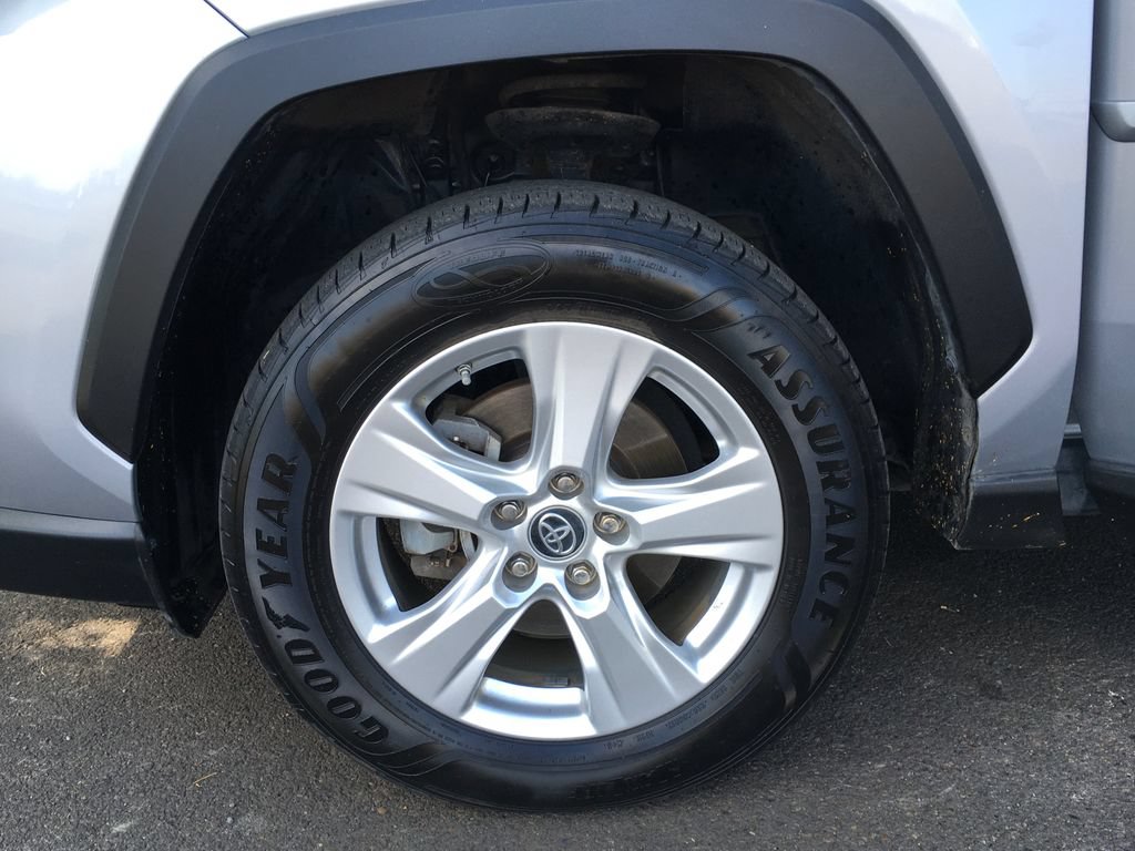 Used 2019 Toyota RAV4 LE w/ Carpet Mat Package AWD/4WD image 36