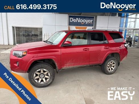 Used 2016 Toyota 4Runner SR5 Premium image 2