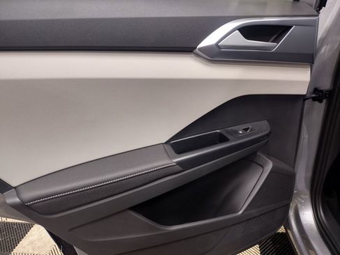 New 2025 Volkswagen Taos SE image 24