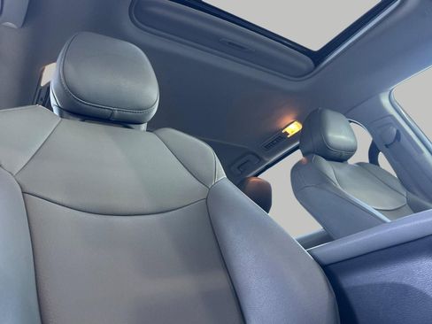 Used 2023 Toyota Sienna XLE FWD image 16