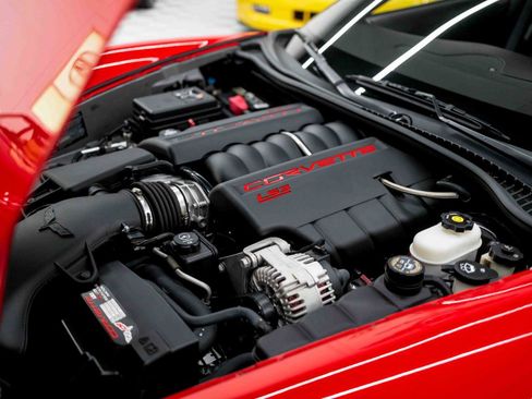 Used 2009 Chevrolet Corvette Coupe w/ Z51 Performance Package RWD image 78