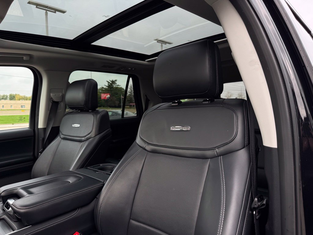 Used 2025 Ford Expedition Platinum AWD/4WD image 7