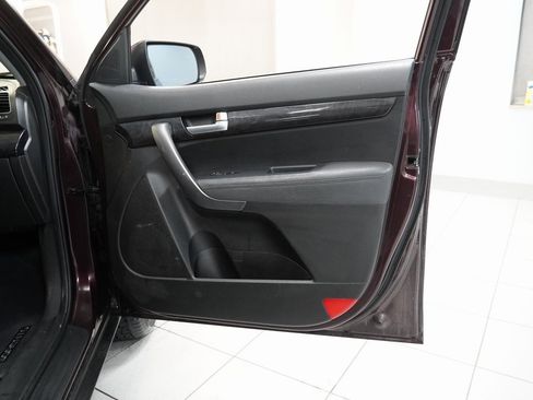 Used 2014 Kia Sorento LX image 25