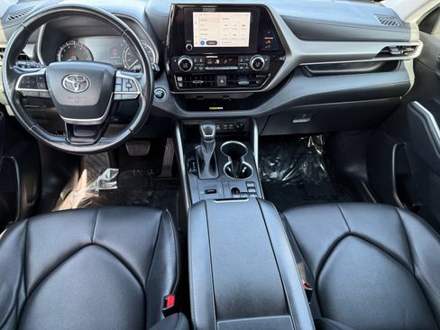 Used 2023 Toyota Highlander XLE FWD image 28