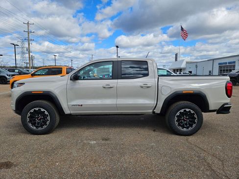 New 2026 GMC Canyon AT4 w/ AT4 Premium Package AWD/4WD image 2
