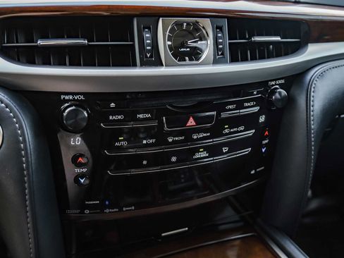Used 2021 Lexus LX 570 4WD w/ Luxury Package image 29