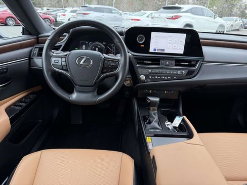Used 2025 Lexus ES 300h w/ Premium Package image 8