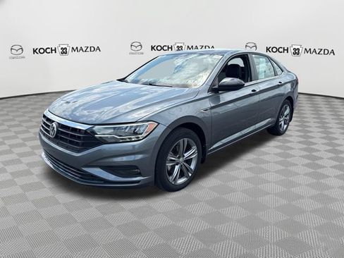 Used 2019 Volkswagen Jetta R-Line w/ R-Line Cold Weather Package FWD image 3