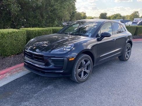 Used 2025 Porsche Macan AWD/4WD image 12