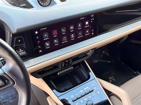 Used 2025 Porsche Cayenne Coupe image 28