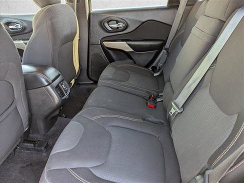 Used 2017 Jeep Cherokee Latitude AWD/4WD image 23