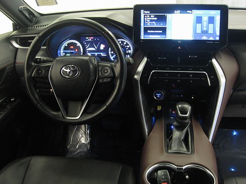 Certified 2021 Toyota Venza XLE image 2