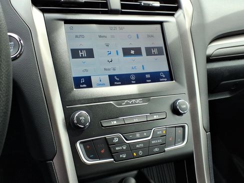 Used 2020 Ford Fusion SE AWD/4WD image 17