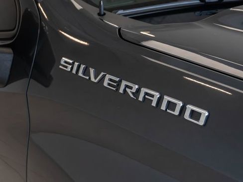 Used 2022 Chevrolet Silverado 1500 LT AWD/4WD image 9