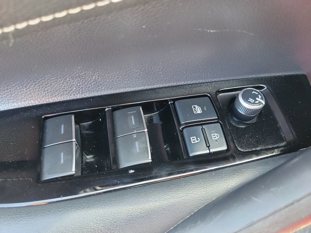 Used 2021 Toyota Corolla SE w/ Carpet Mat Package (TMS) FWD image 20