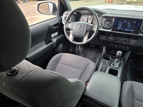 Used 2018 Toyota Tacoma TRD Off-Road image 40