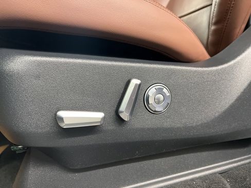 Used 2025 Lincoln Navigator Reserve image 31