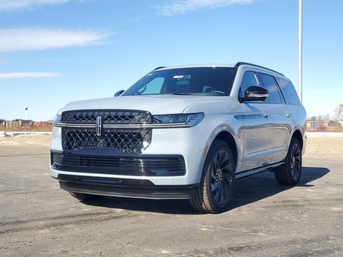 New 2025 Lincoln Navigator Reserve w/ Jet Appearance Package image 2