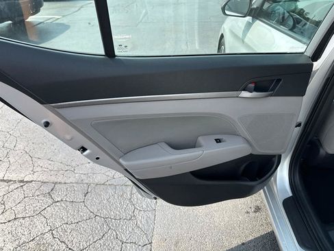 Used 2018 Hyundai Elantra SEL FWD image 19