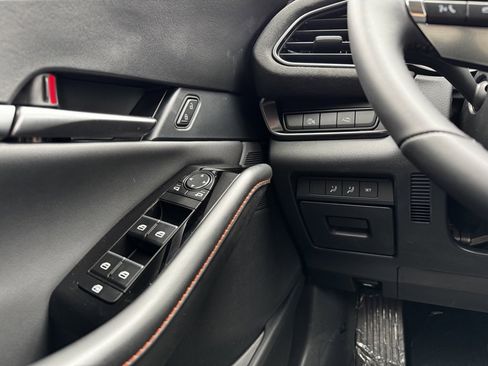 New 2025 MAZDA CX-30 Carbon image 32