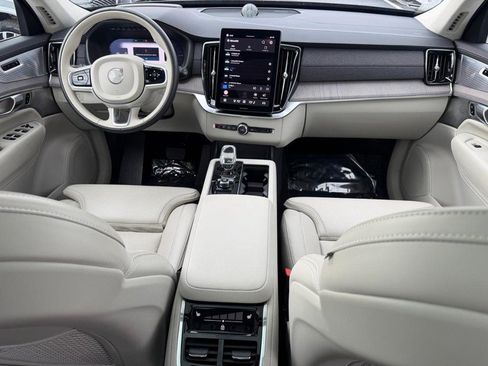 Used 2025 Volvo XC90 T8 Ultra AWD/4WD image 13