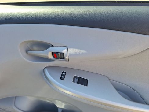 Used 2012 Toyota Corolla LE image 30