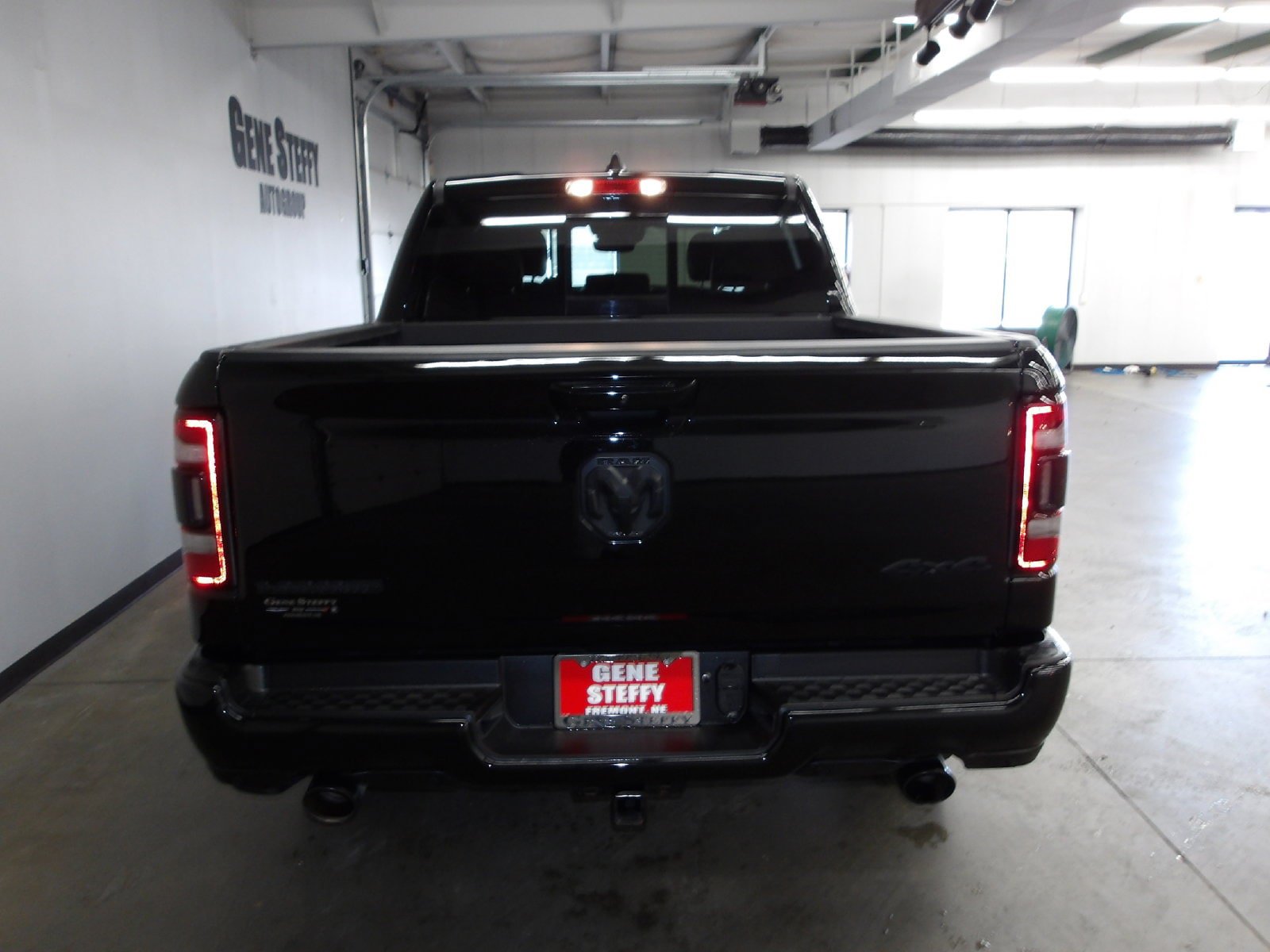 Used 2021 RAM 1500 Laramie AWD/4WD image 7