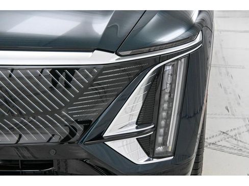 New 2026 Cadillac Lyriq Signature Luxury image 9