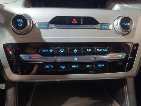 Used 2023 Ford Explorer XLT image 16