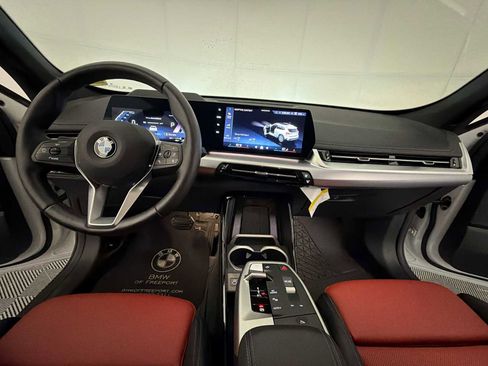 Used 2025 BMW X1 xDrive28i w/ Premium Package image 12