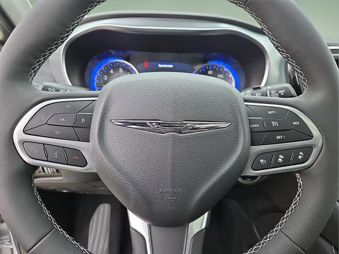 New 2026 Chrysler Pacifica Limited w/ Uconnect Theater Family Group FWD image 24