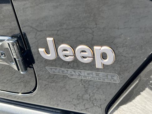 Used 2021 Jeep Wrangler Unlimited Rubicon w/ Trailer Tow Package AWD/4WD image 8