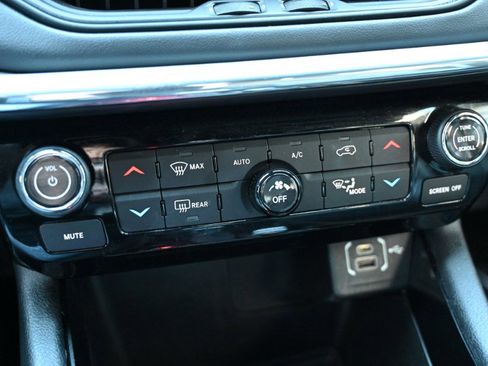 Used 2022 Jeep Compass Limited image 27