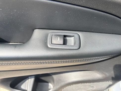 Used 2021 Jeep Grand Cherokee Laredo AWD/4WD image 25
