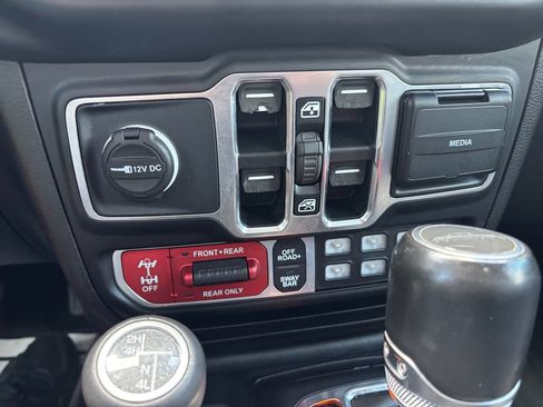 Used 2021 Jeep Gladiator Rubicon AWD/4WD image 27