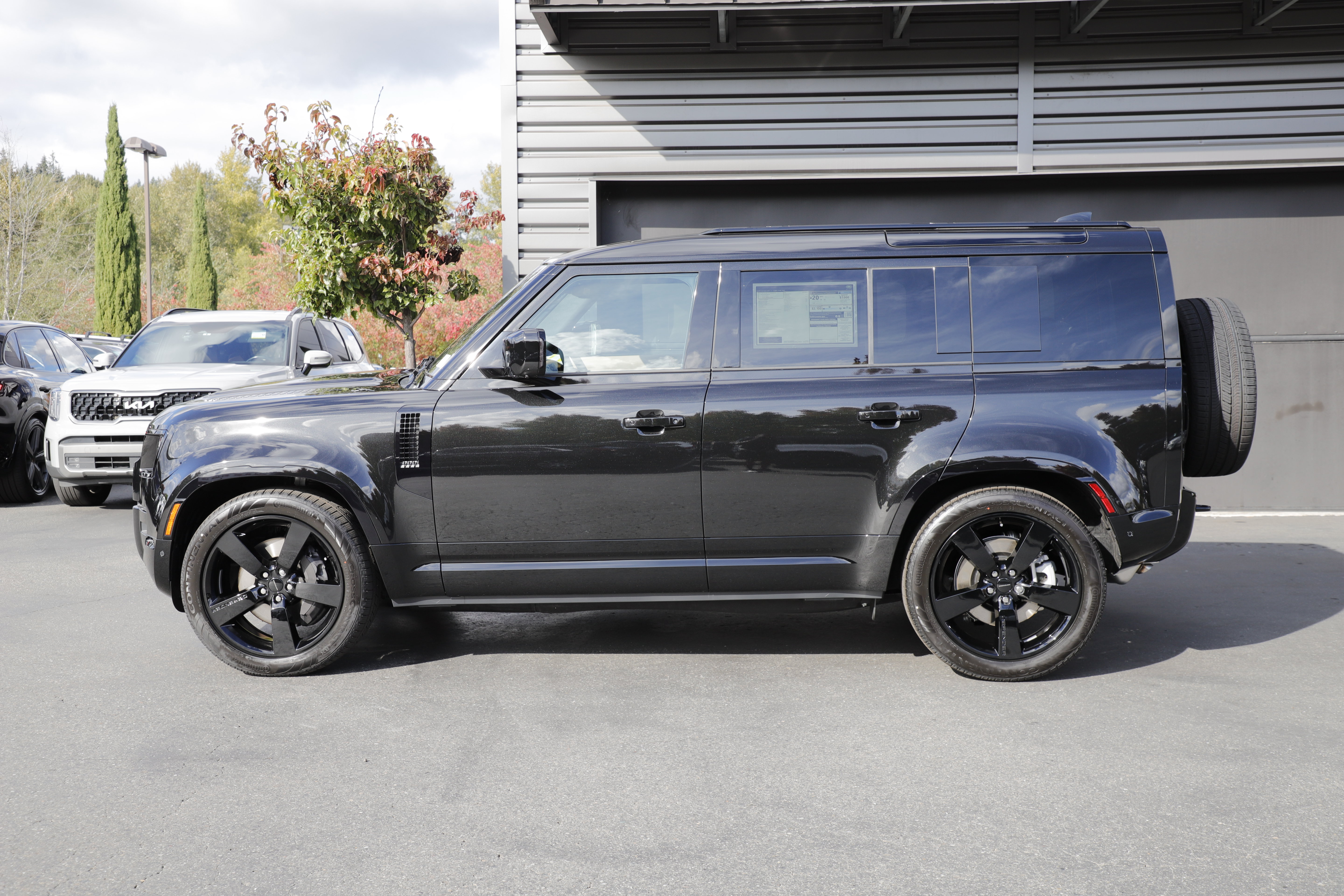 New 2026 Land Rover Defender 110 X-Dynamic SE AWD/4WD image 3