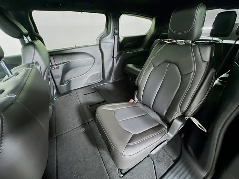New 2027 Chrysler Pacifica LX FWD image 23