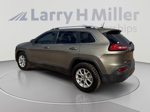 Used 2017 Jeep Cherokee Latitude w/ Comfort & Sound Group FWD image 3