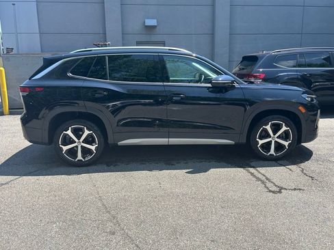 Used 2025 Volkswagen Tiguan SE AWD/4WD image 6