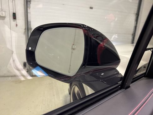 Used 2023 Bentley Bentayga image 17