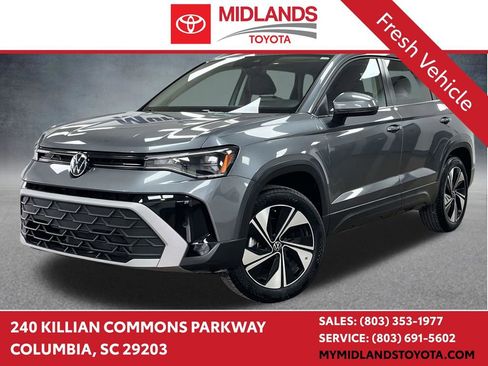 Used 2025 Volkswagen Taos SE AWD/4WD image 1