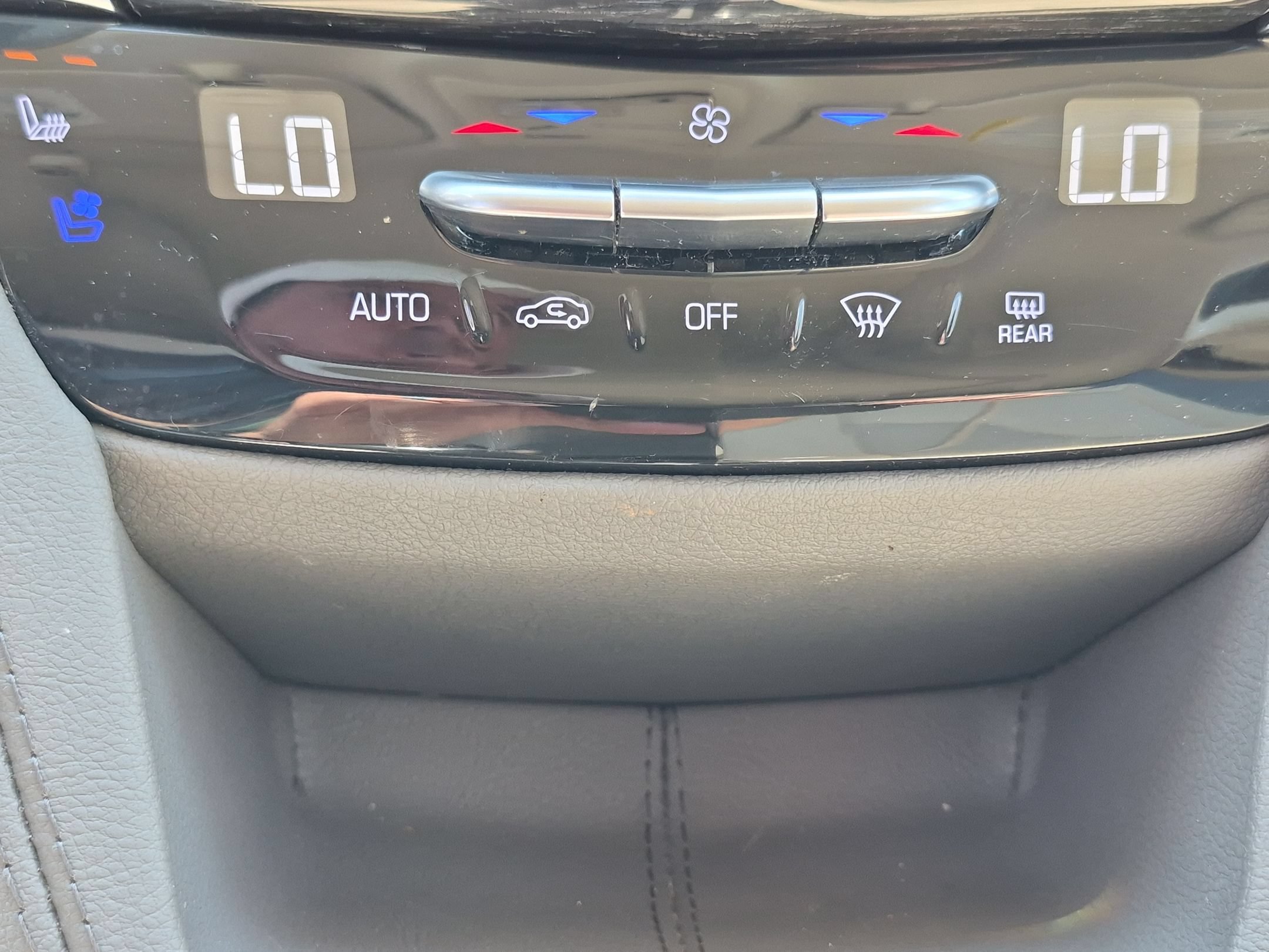 Certified 2023 Cadillac XT6 Premium Luxury w/ LPO, Floor Liner Package AWD/4WD image 25