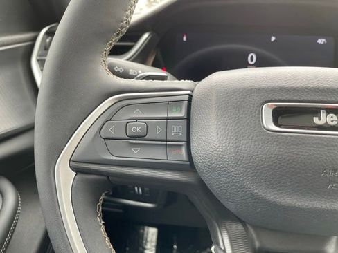 Used 2025 Jeep Grand Cherokee L Altitude AWD/4WD image 16