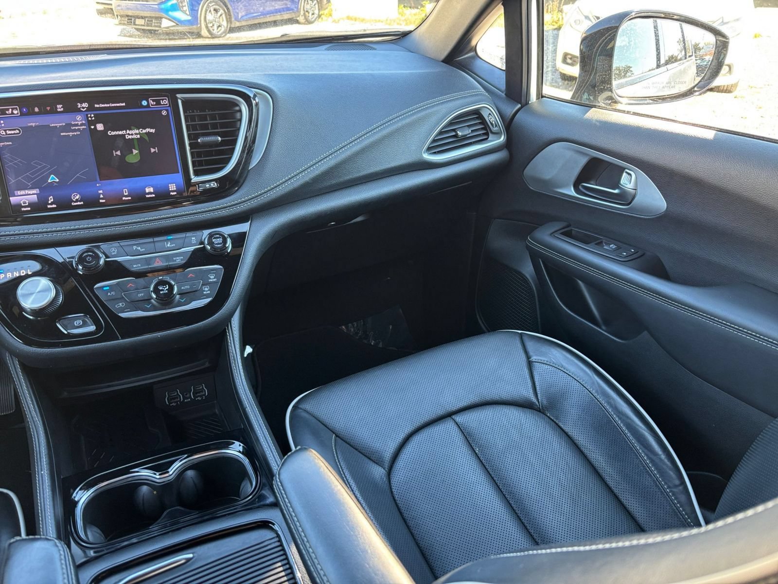Used 2025 Chrysler Pacifica Limited FWD image 39