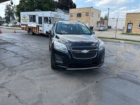 Used 2015 Chevrolet Trax LT w/ LT Sun and Sound Package AWD/4WD image 3