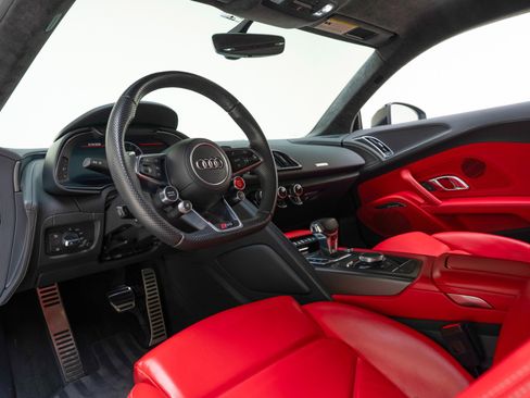 Used 2022 Audi R8 V10 w/ Premium Package RWD image 57