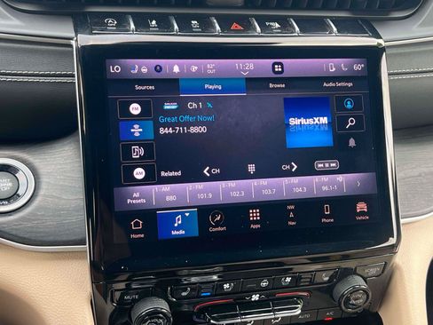 Used 2023 Jeep Grand Cherokee Limited w/ Luxury Tech Group II AWD/4WD image 13