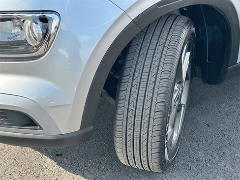 Used 2023 Hyundai Venue SEL image 25